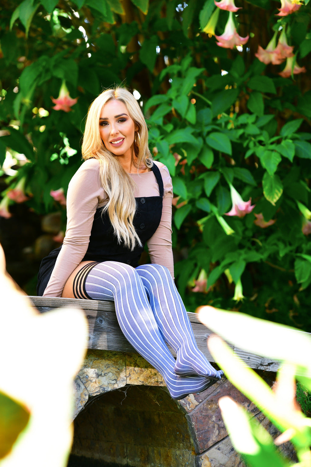 Medias Altas Annabelle Rayas Diplomáticas: Elegancia Versátil, Comodidad Superior, Estilo Atemporal