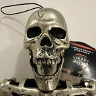 Esqueleto Posable Hyde & EEK! Halloween 22 pulgadas, detalle espeluznante